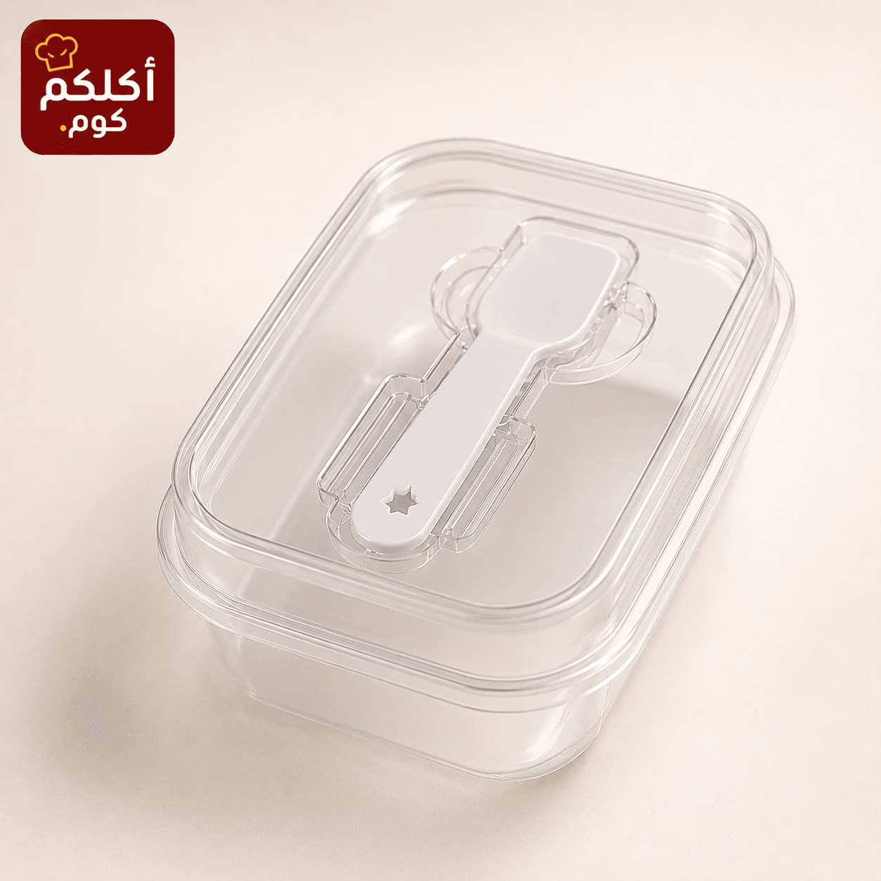علبة مع غطاء وملعقة