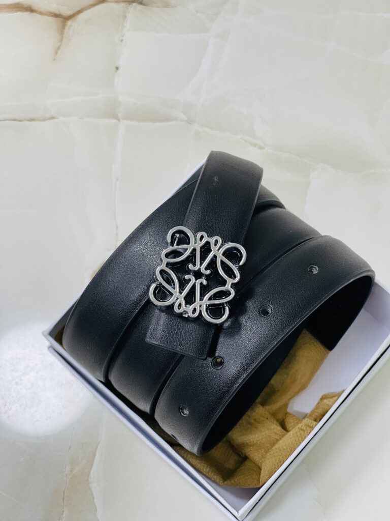 قشط من loewe مع بوكس - لون اسود هاردوير فضي