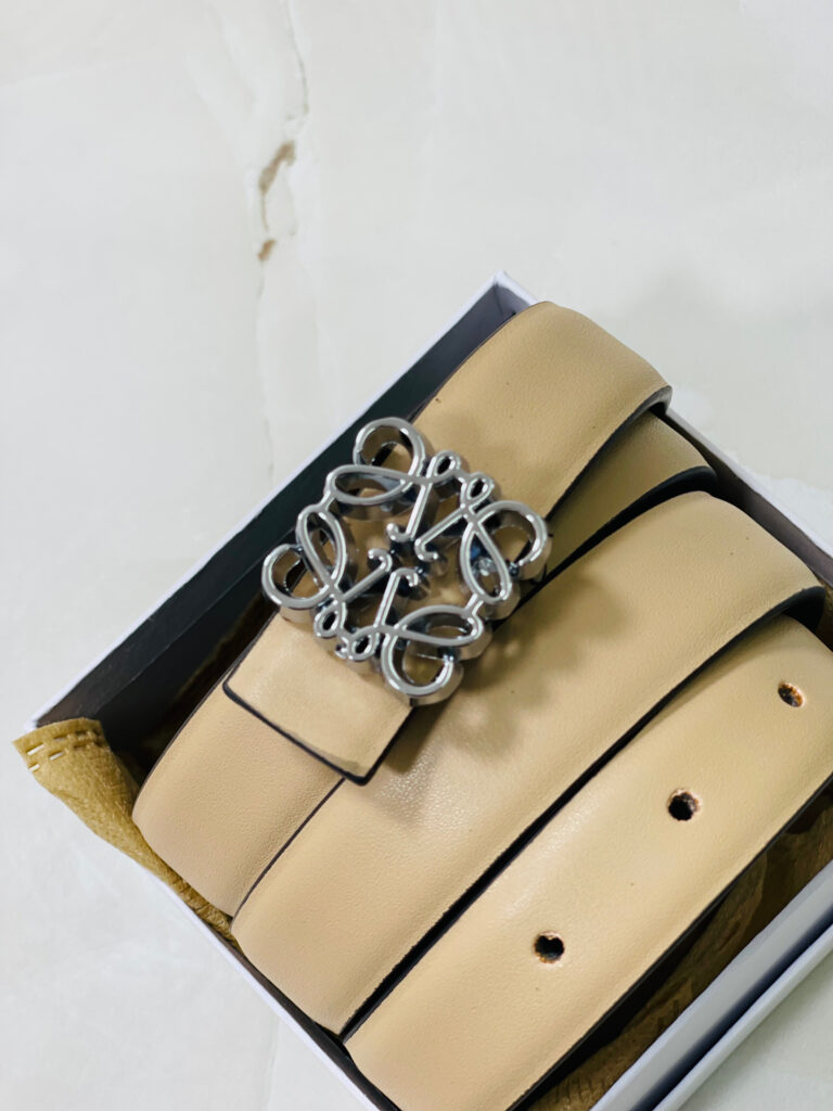 قشط من loewe مع بوكس - لون بيج هاردوير فضي