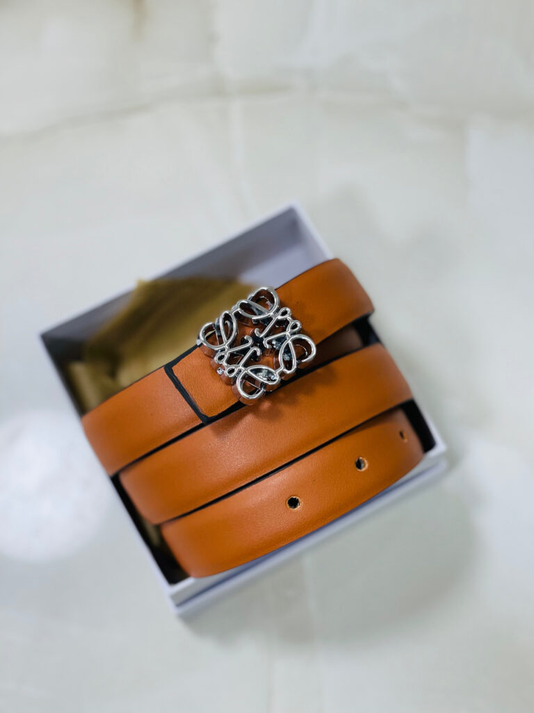 قشط من loewe مع بوكس - لون عسلي هاردوير فضي