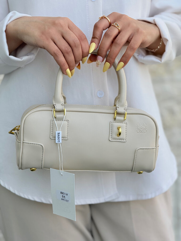 كروس من LOEWE مع بوكس