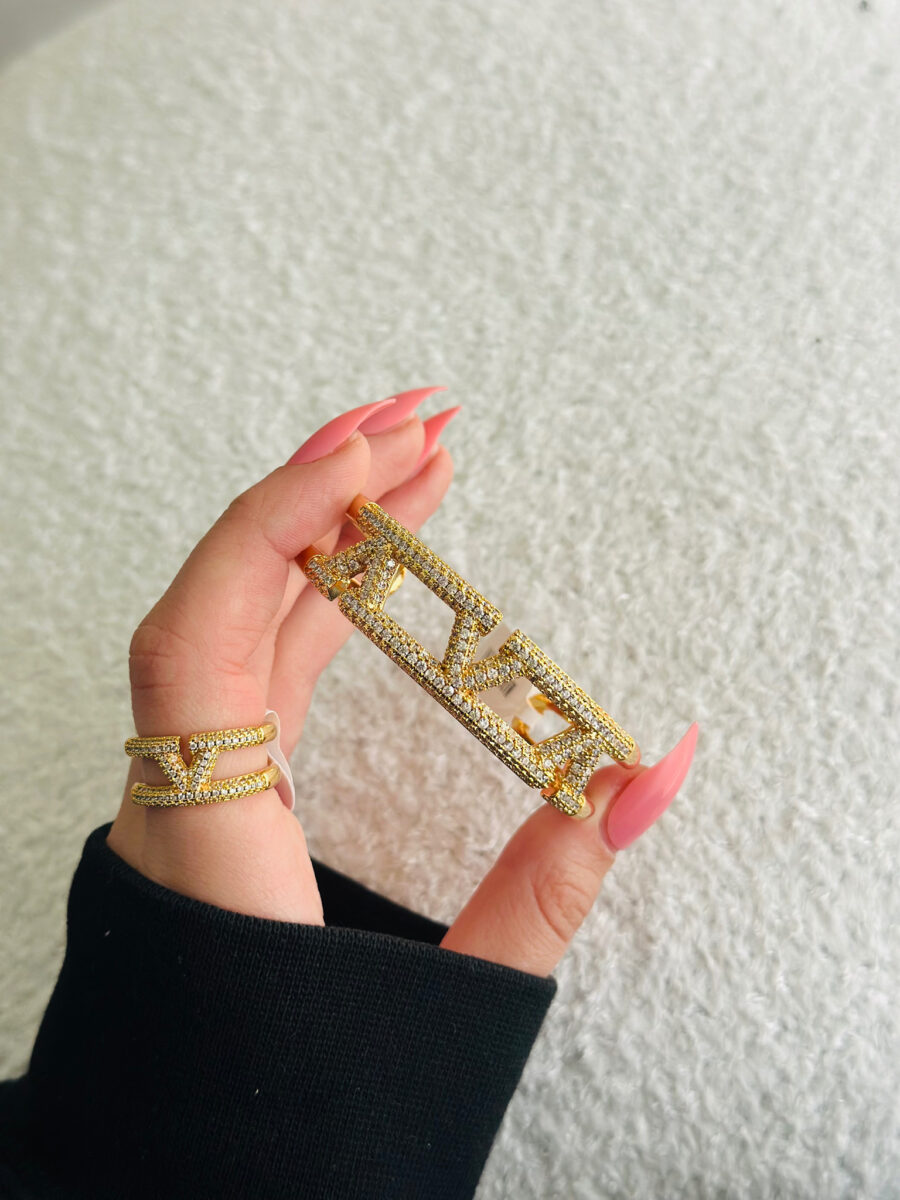 طقم اسوارة وخاتم من فالنتينو
