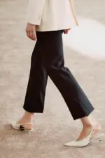 LEATHER KITTEN-HEEL SHOES