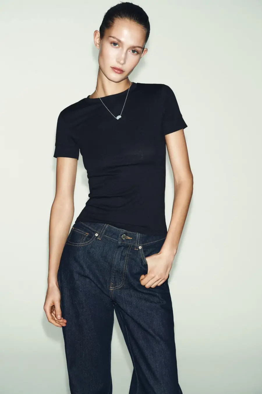 MINIMALIST SHORT SLEEVE T-SHIRT