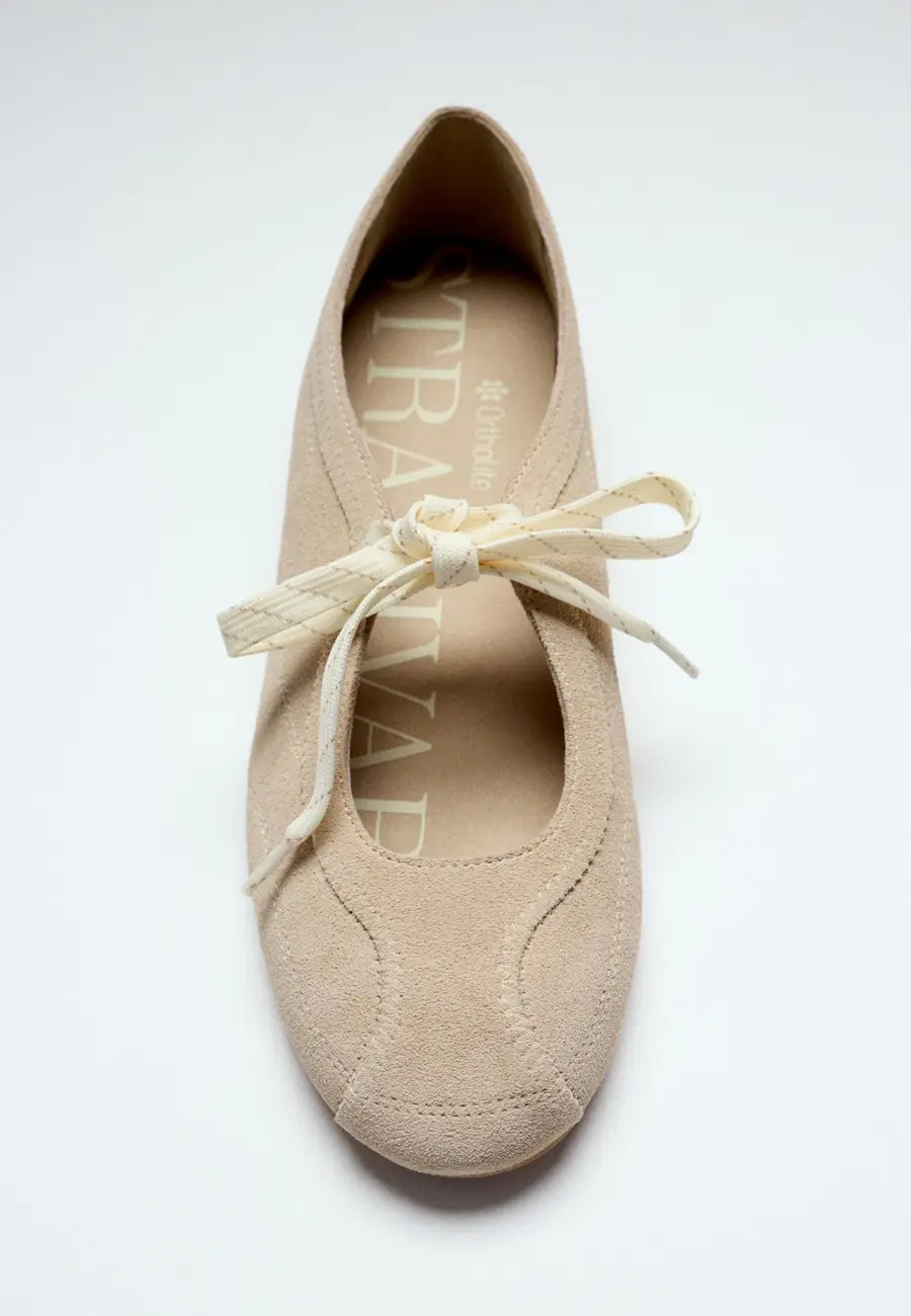 Leather bow sneakerinas