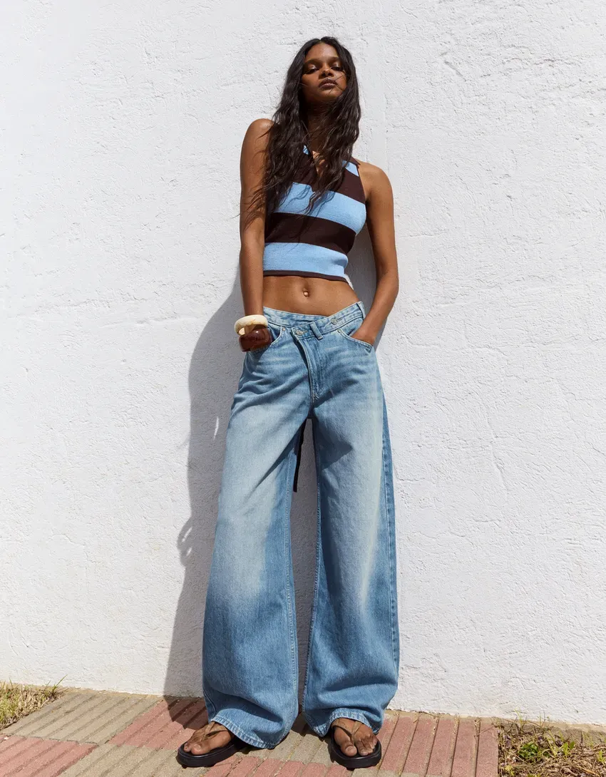Wide leg cross-waisted jeans