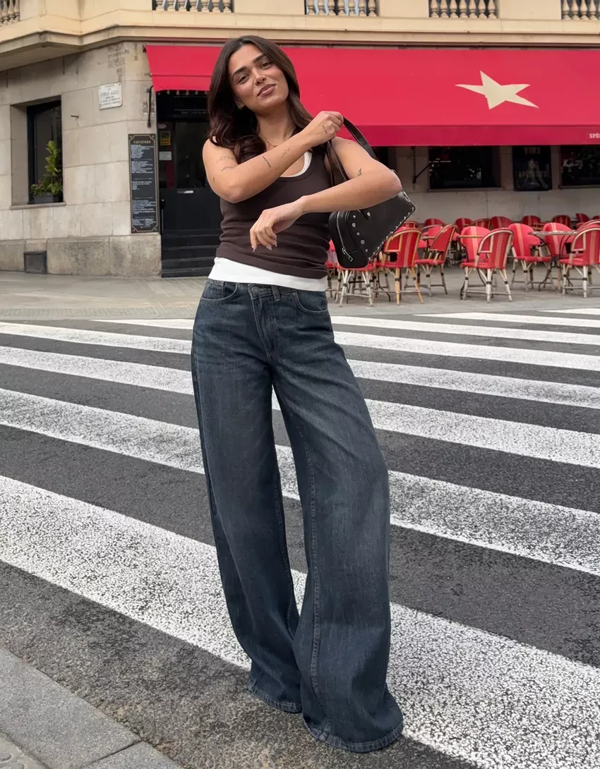 Wide leg cross-waisted jeans