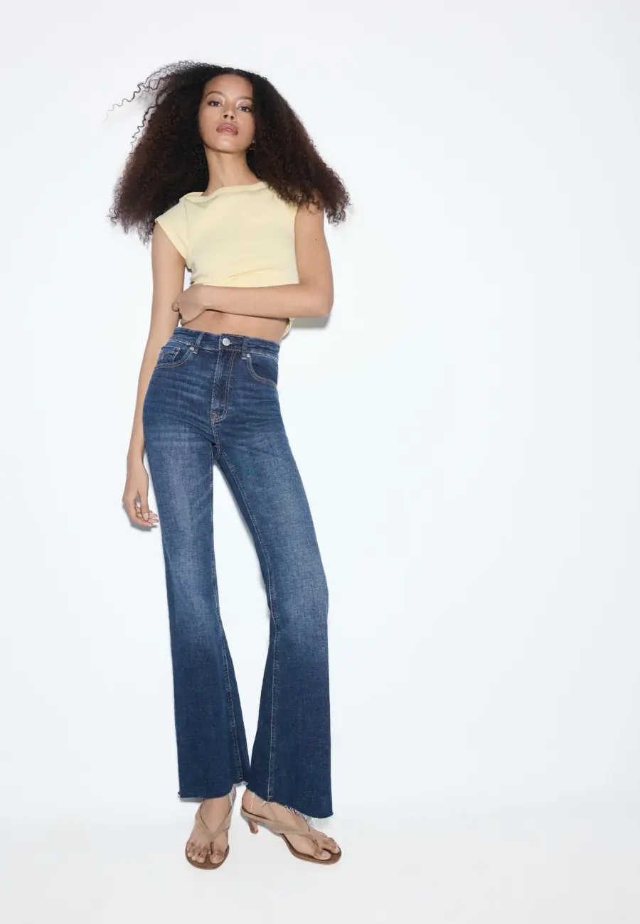 D74 Bell bottom jeans with split