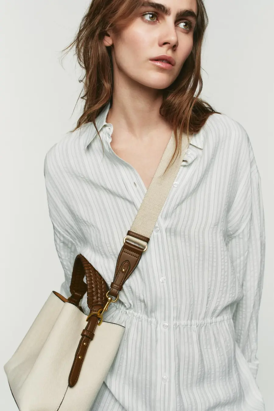BRAIDED HANDLE CANVAS BUCKET BAG
