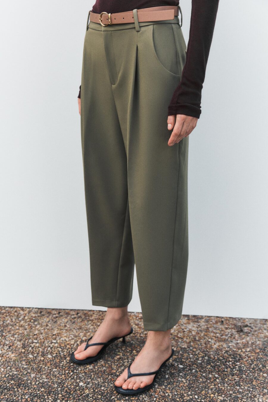 DARTED TROUSERS WITH BELT