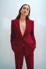 FITTED BLAZER WITH SHOULDER PADS
