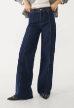Minimalist jeans with seams