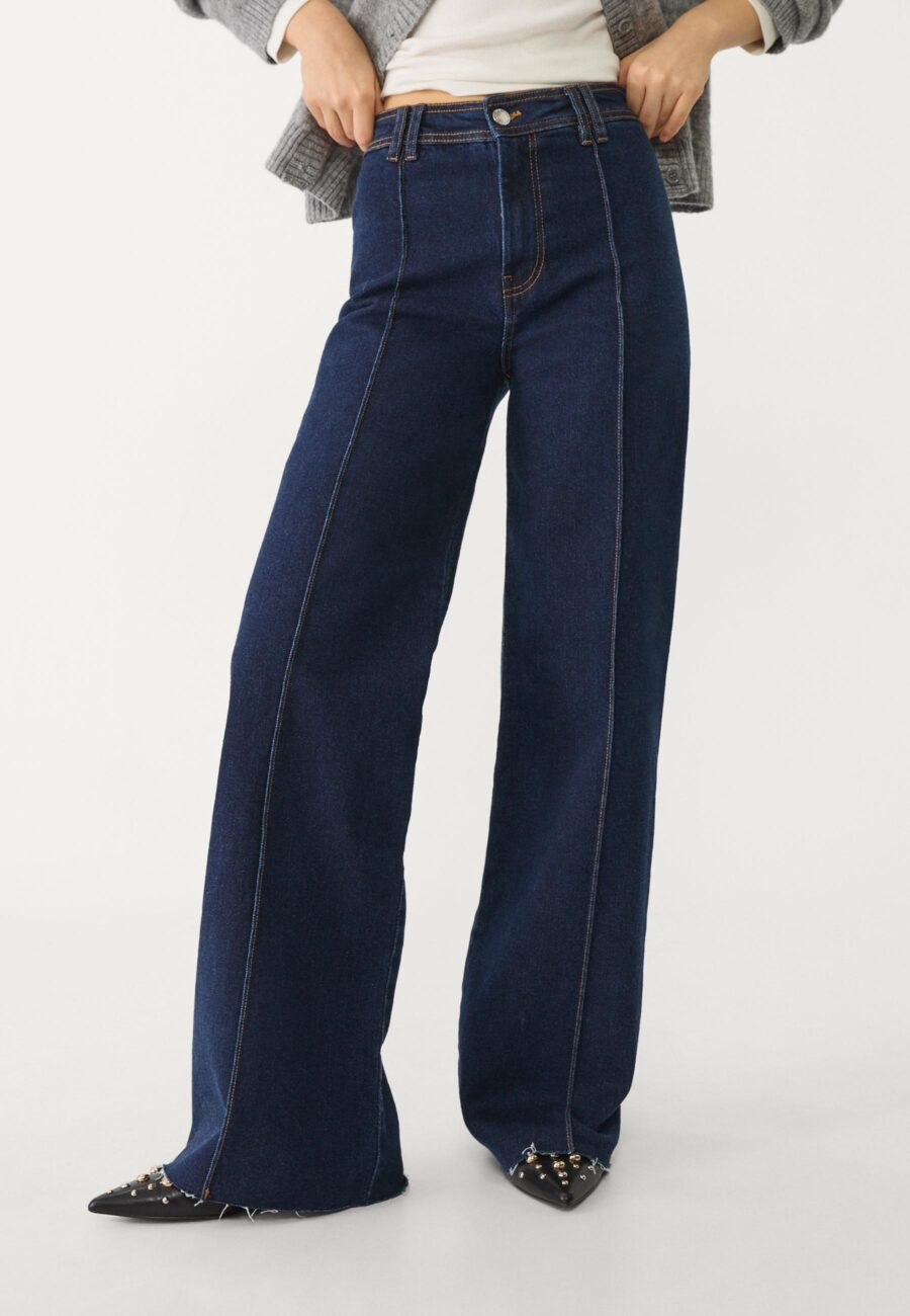 Minimalist jeans with seams