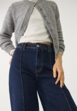 Minimalist jeans with seams