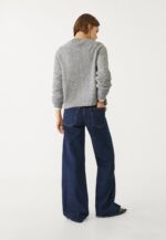 Minimalist jeans with seams