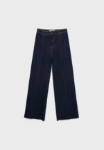 Minimalist jeans with seams