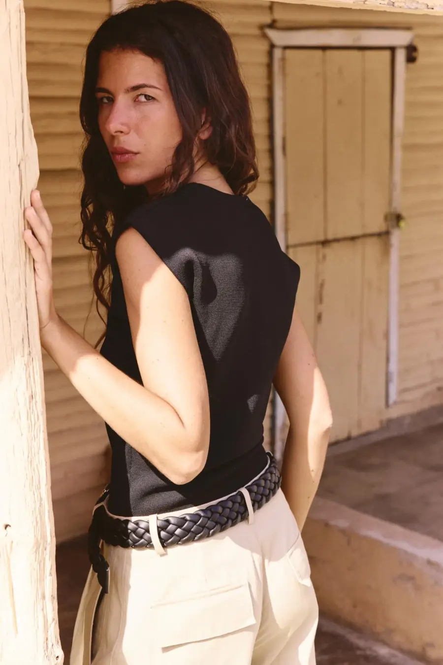 KNIT TOP WITH GOLDEN APPLIQUÉ