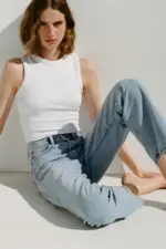 HIGH-WAISTED TRF MOM FIT JEANS
