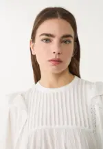 Loose blouse with ruffles