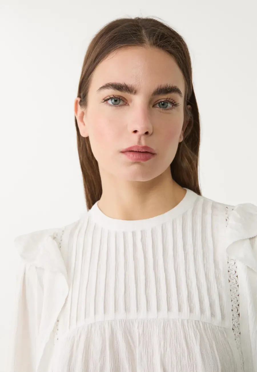 Loose blouse with ruffles