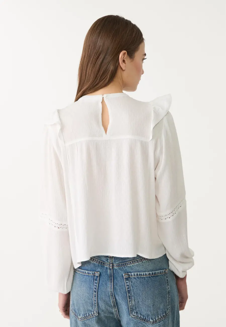 Loose blouse with ruffles