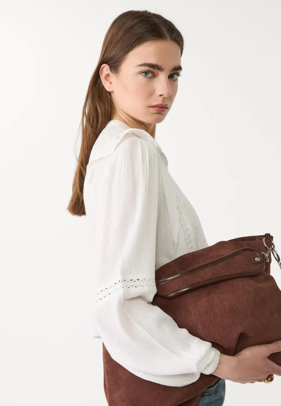 Loose blouse with ruffles