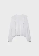 Loose blouse with ruffles