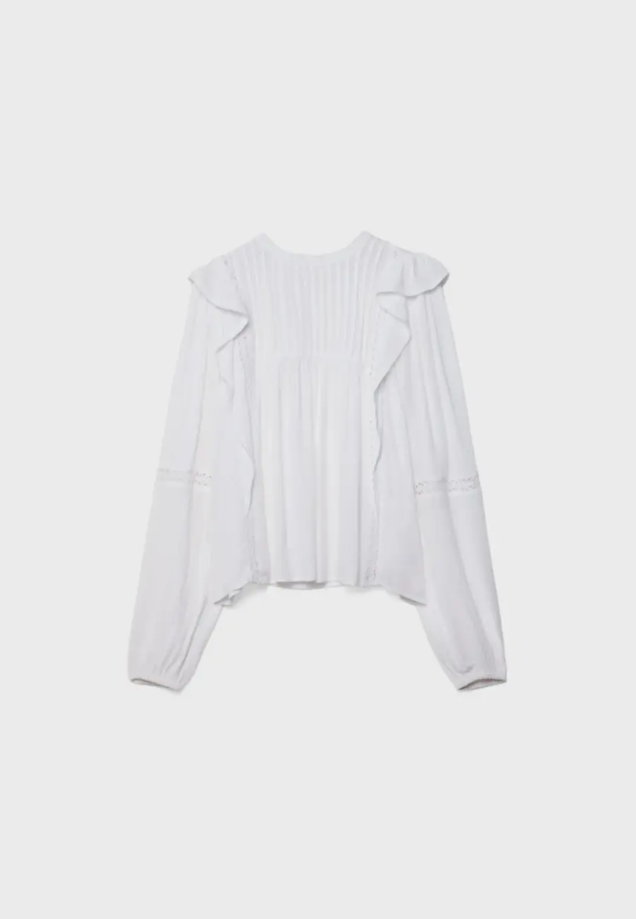 Loose blouse with ruffles