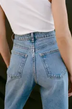 TRF MOM FIT HIGH-WAIST JEANS