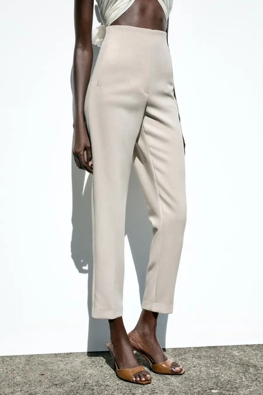 PANTS WITH A HIGH WAIST