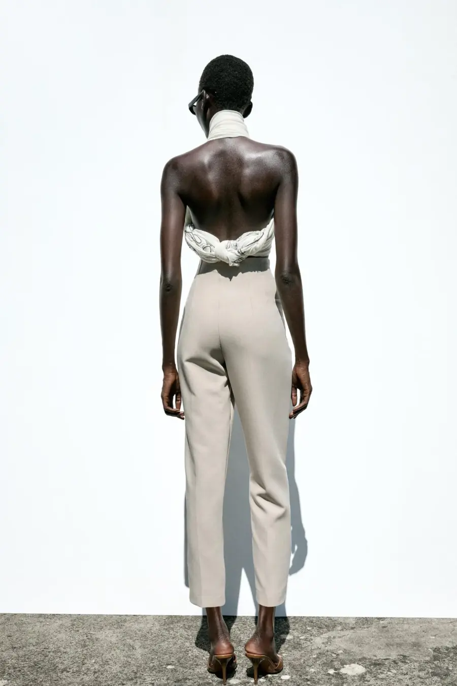 PANTS WITH A HIGH WAIST