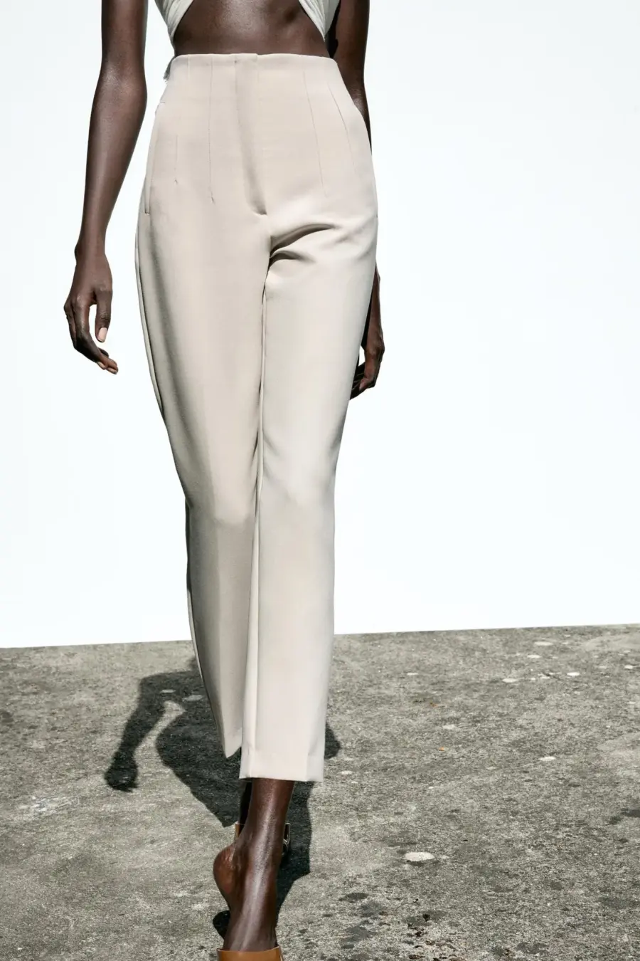 PANTS WITH A HIGH WAIST