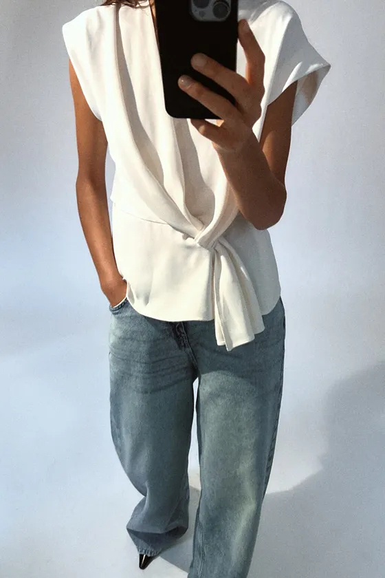Crepe top with knot
