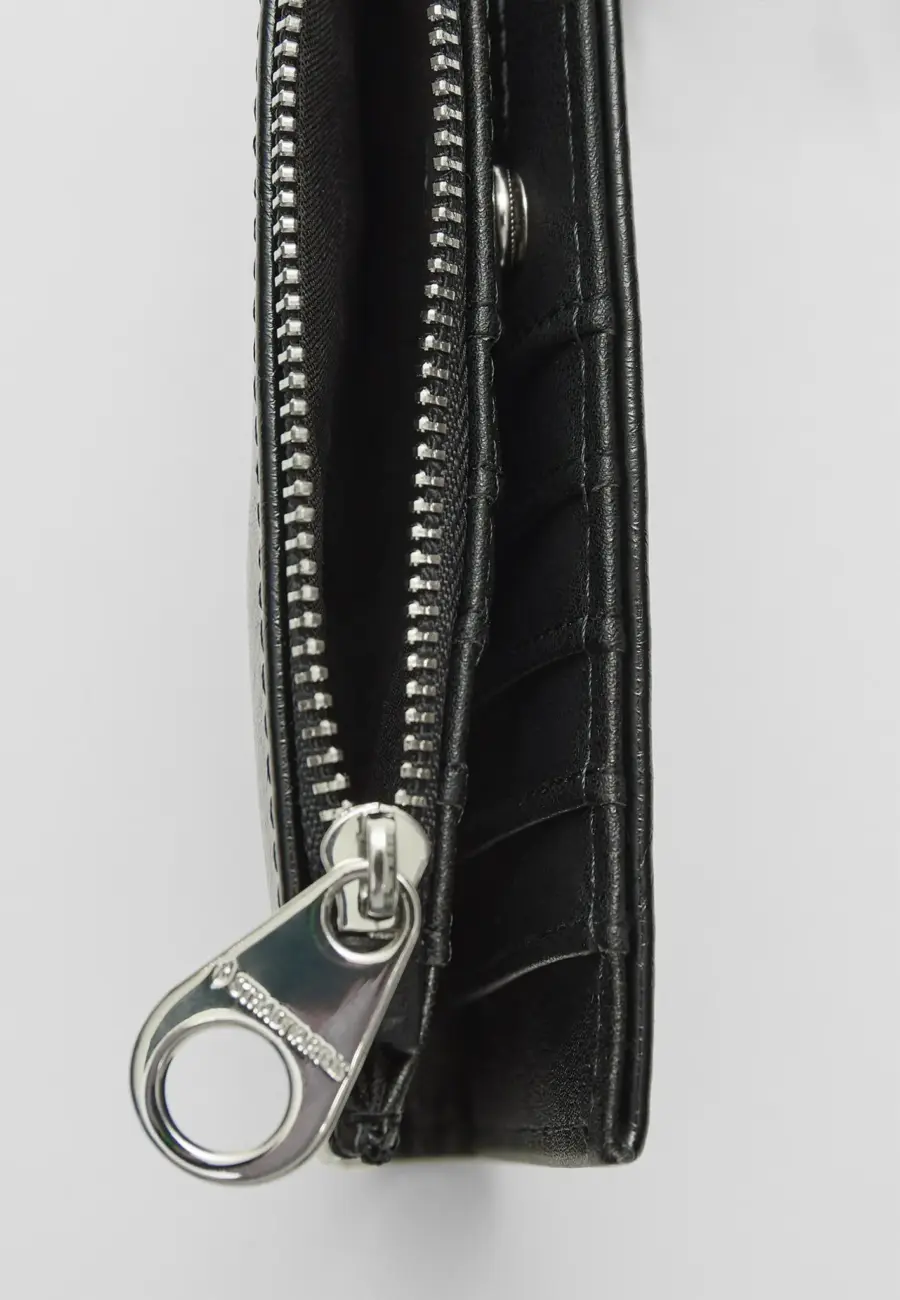 Basic zip-up purse