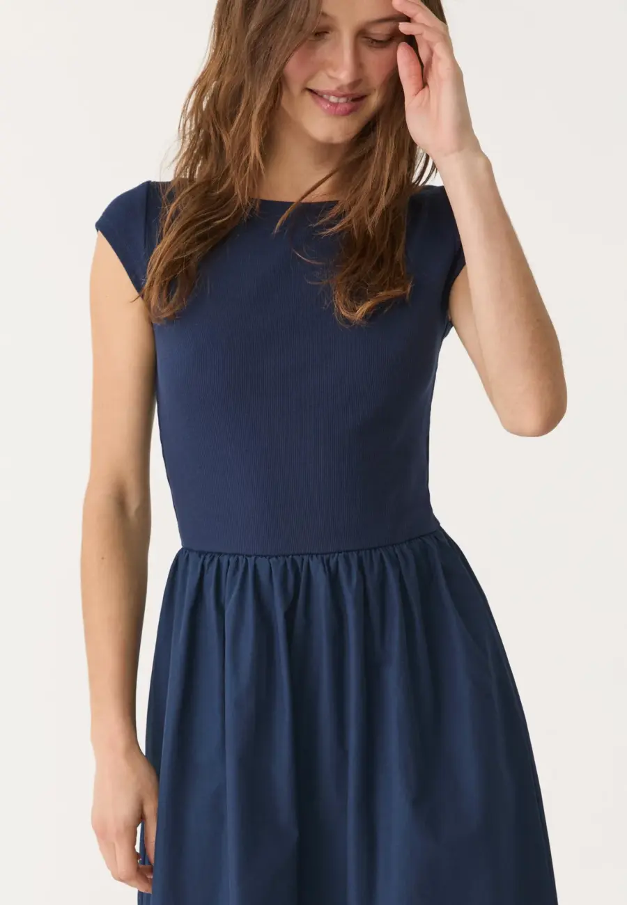 Contrasting midi dress