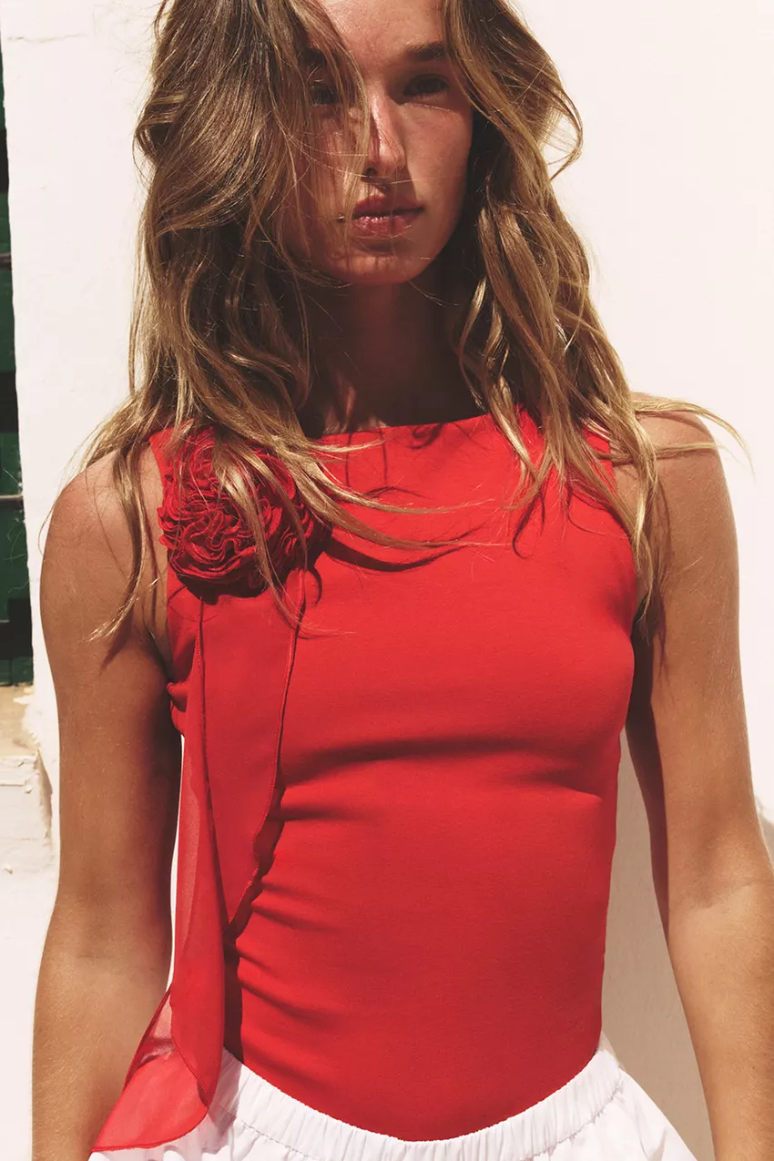 SLEEVELESS FLORAL TOP