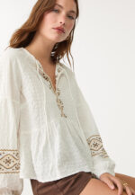 FLOWING EMBROIDERED BLOUSE