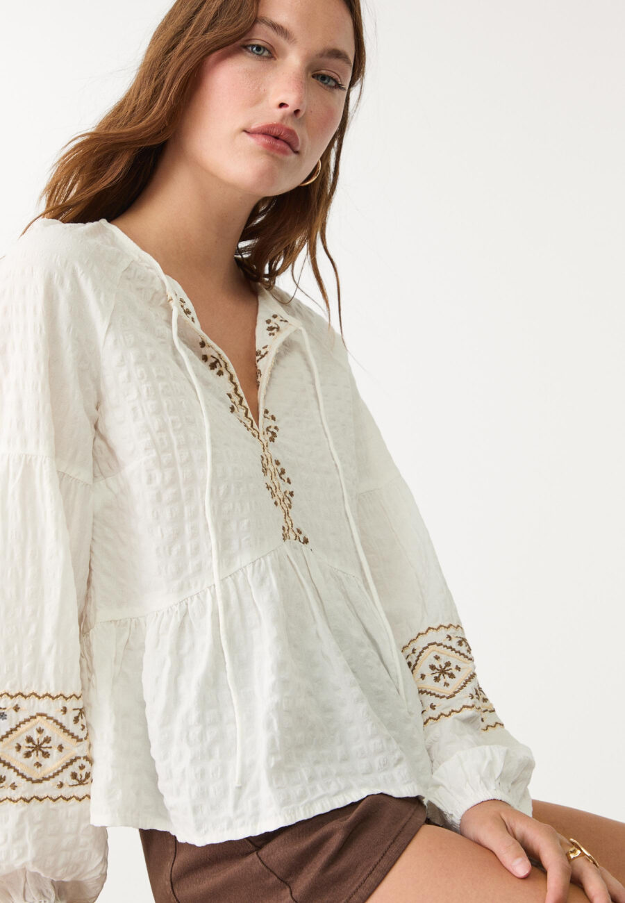 FLOWING EMBROIDERED BLOUSE
