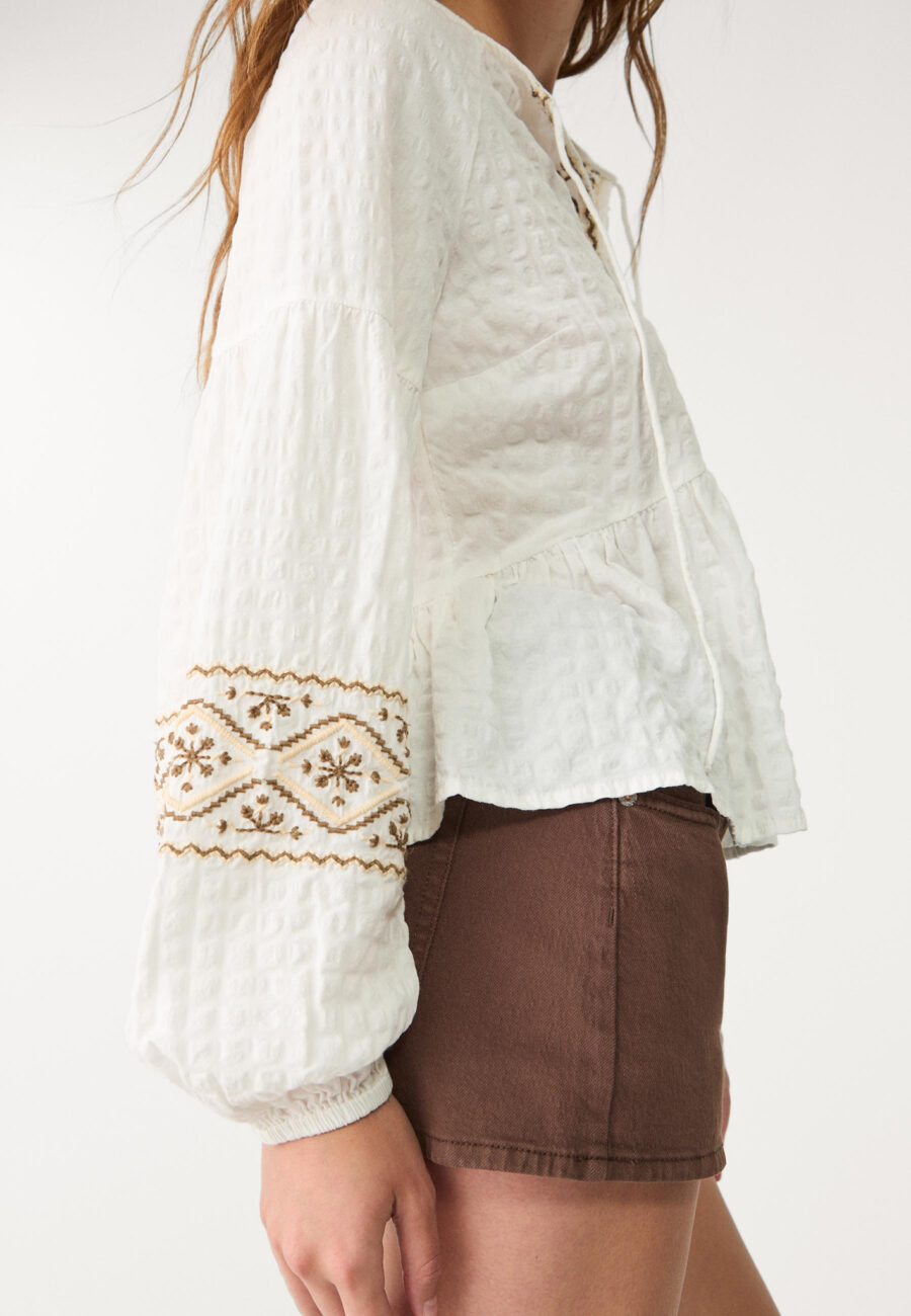 FLOWING EMBROIDERED BLOUSE