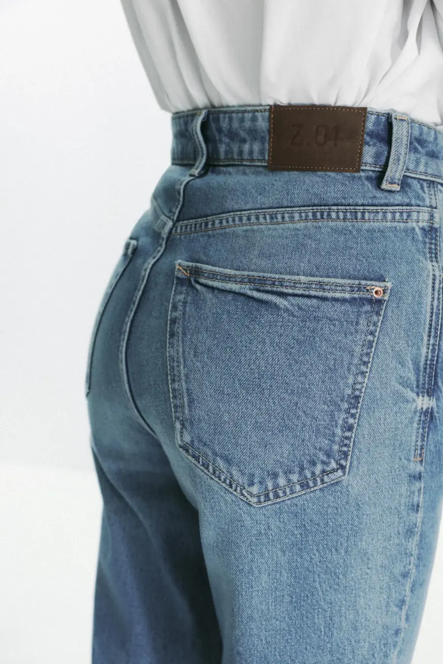 Z.01 MOM FIT COMFORT HIGH-WAIST JEANS