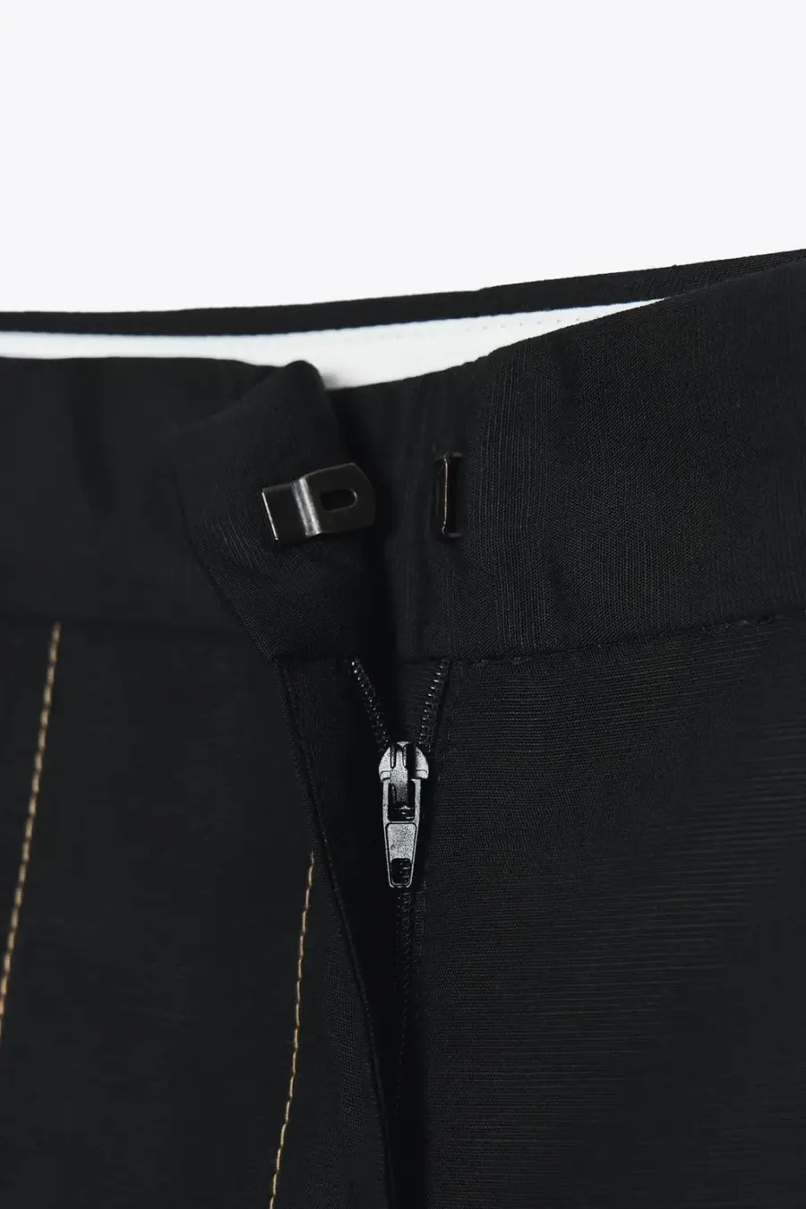 STRAIGHT-LEG TROUSERS WITH CONTRAST TOPSTITCHING