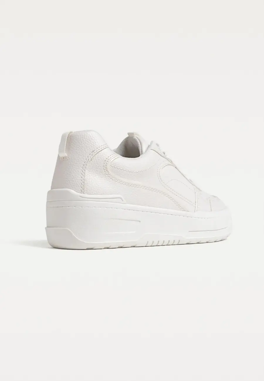 Women’s trainers
