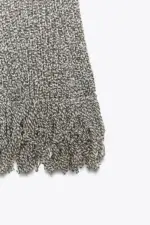 FITTED KNIT TOP WITH FRINGING