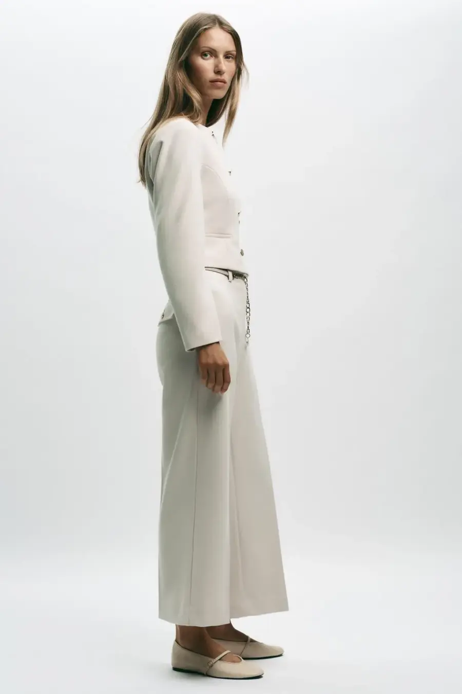 CROPPED TROUSERS WITH CHAIN BELT
