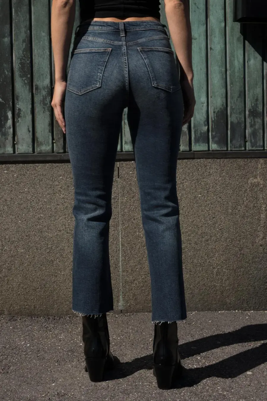 TRF HIGH-WAIST CROPPED FLARE JEANS