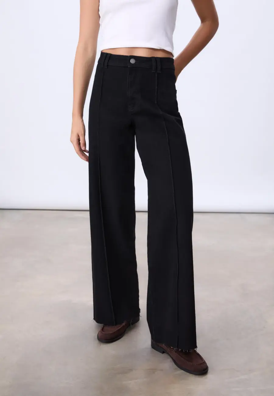 D63 Wide-leg jeans with seams