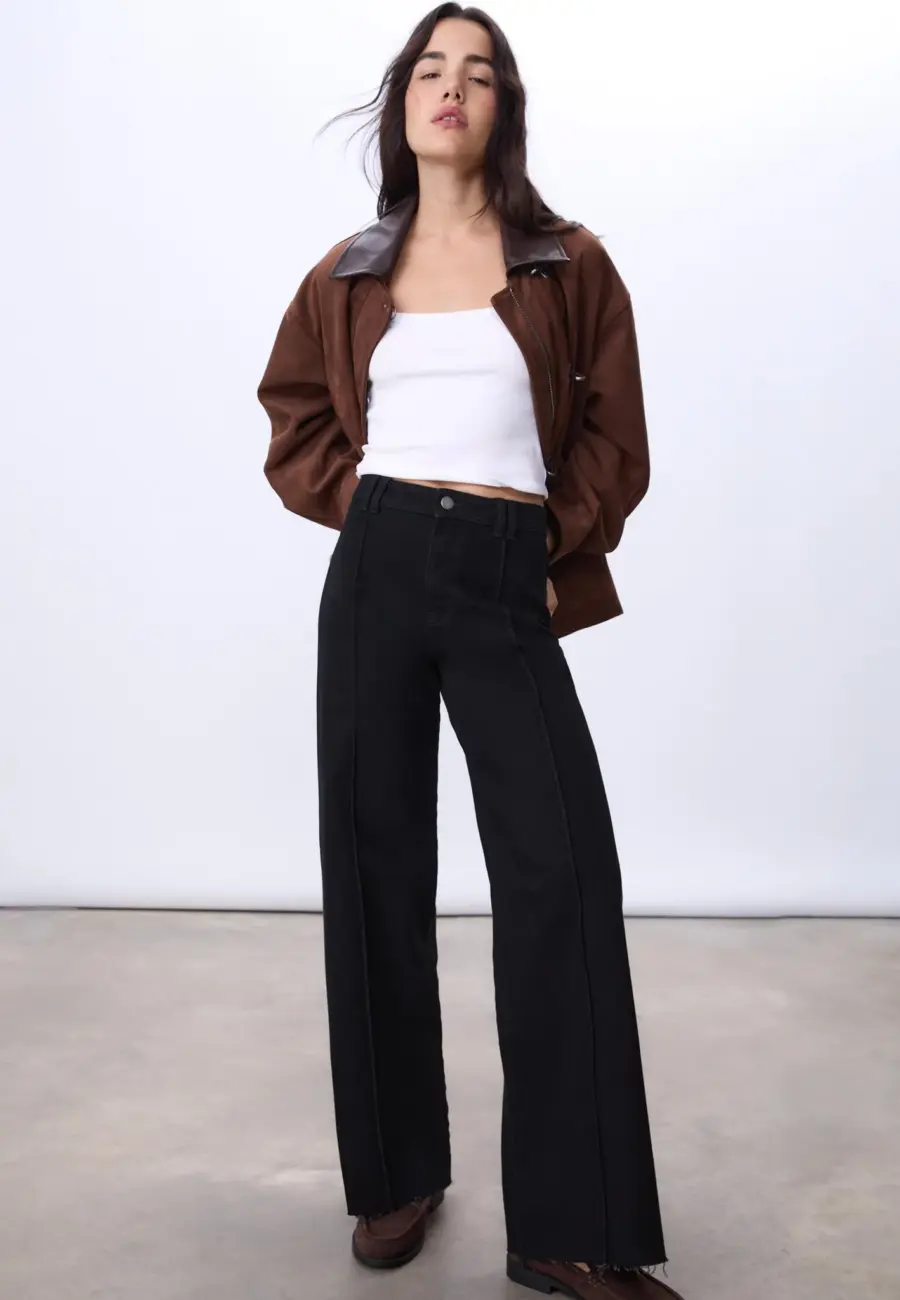 D63 Wide-leg jeans with seams