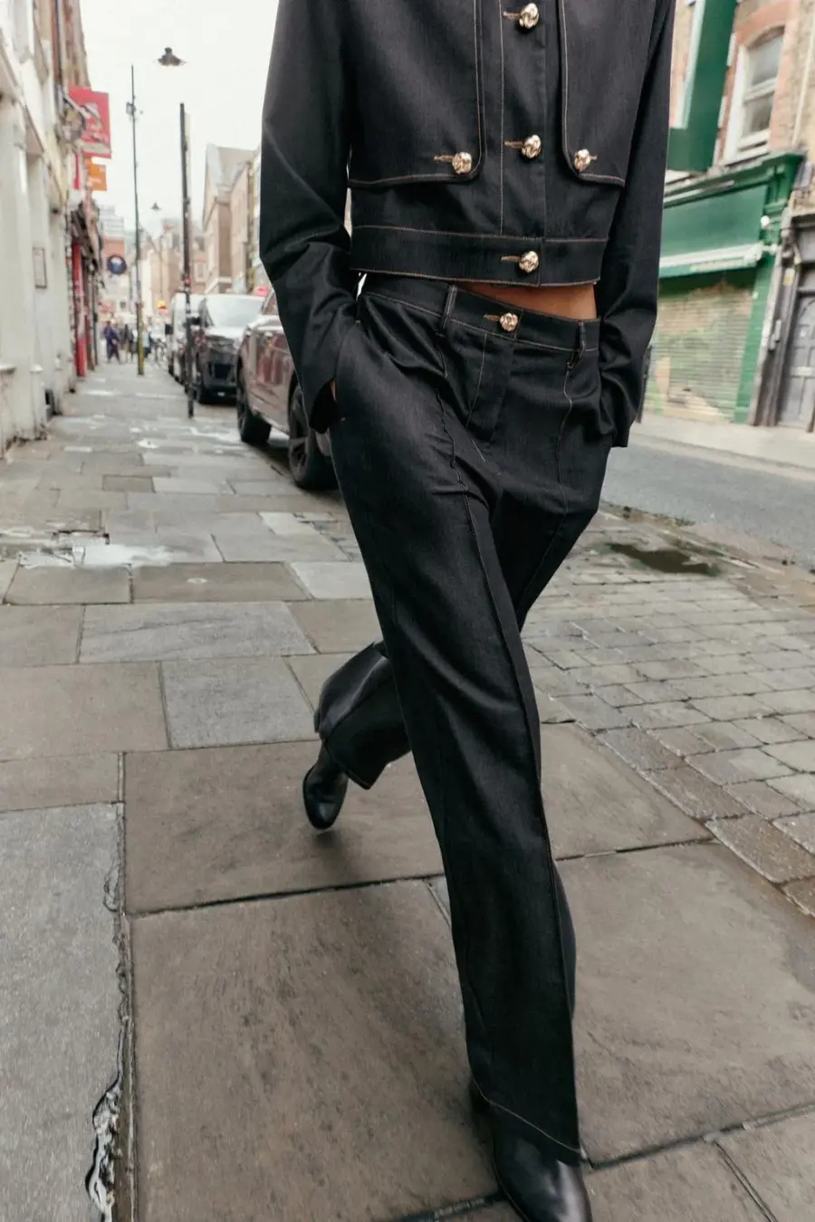 STRAIGHT TROUSERS WITH DART