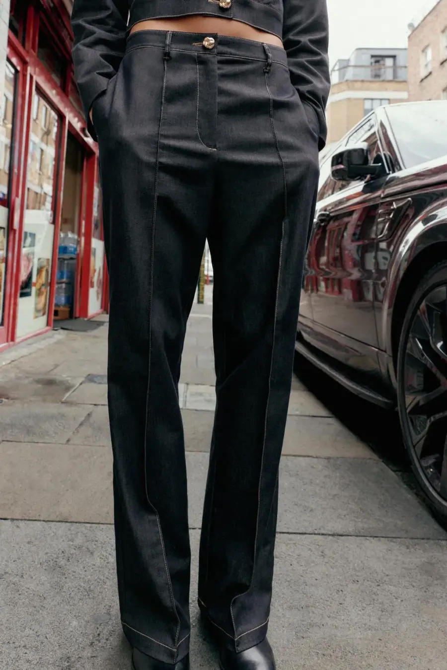 STRAIGHT TROUSERS WITH DART