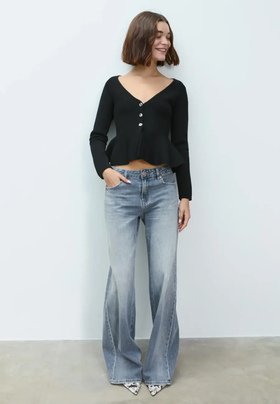 Buttoned peplum knit cardigan